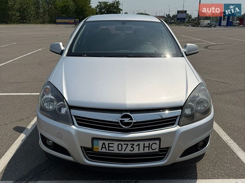 Хэтчбек Opel Astra 2012 в Киеве