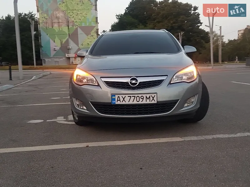 Opel Astra 2011