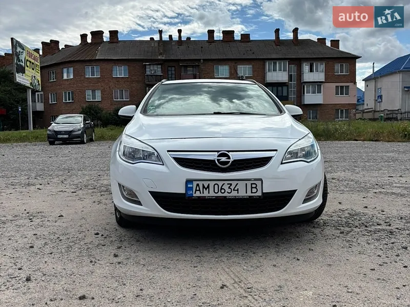 Opel Astra 2011