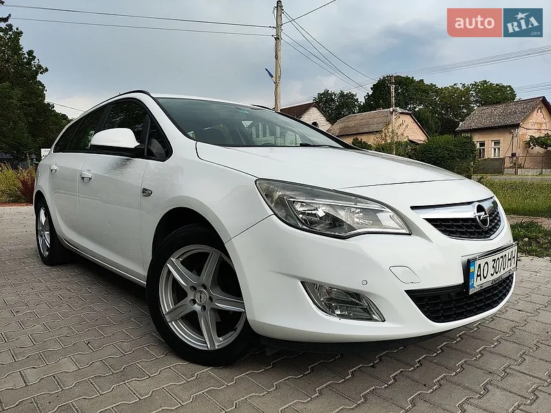 Opel Astra 2011