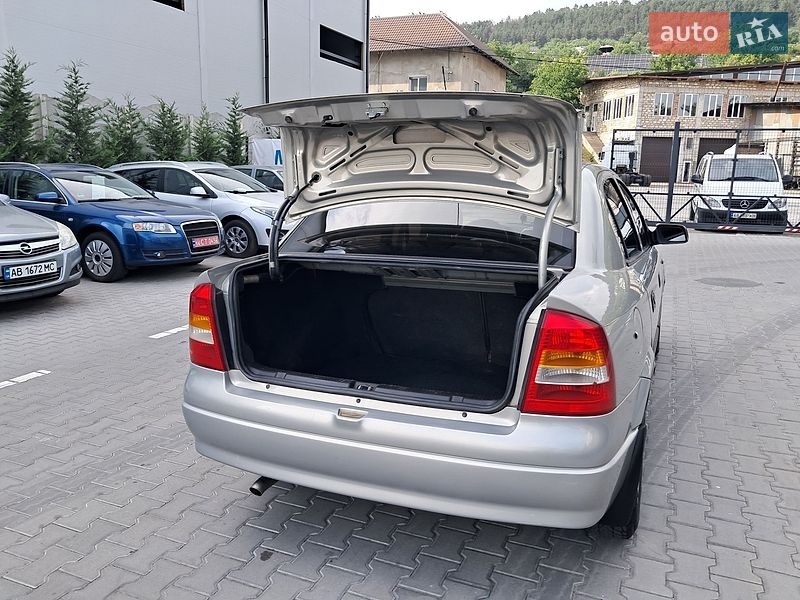 Седан Opel Astra 2006 в Могилев-Подольске