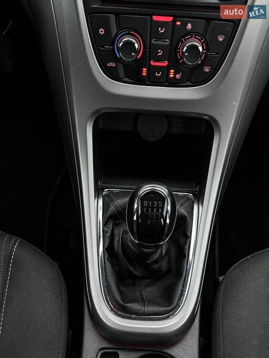 2011 Opel Astra - мініатюра 10