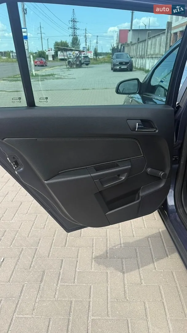2010 Opel Astra - мініатюра 37