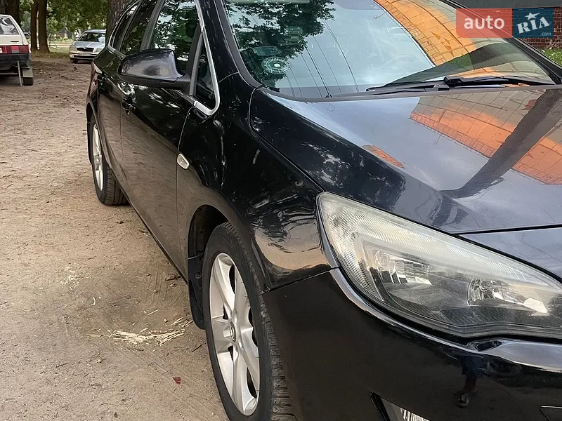 Opel Astra 2011