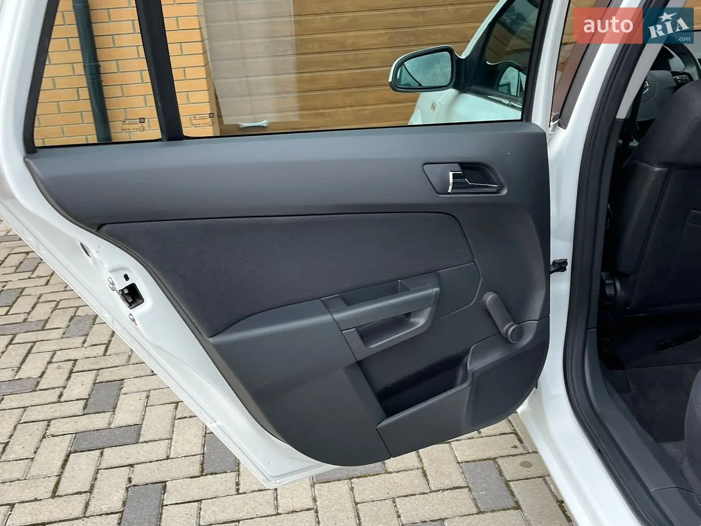 2010 Opel Astra - мініатюра 28