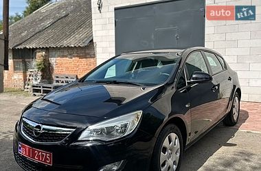 Хэтчбек Opel Astra 2011 в Хороле