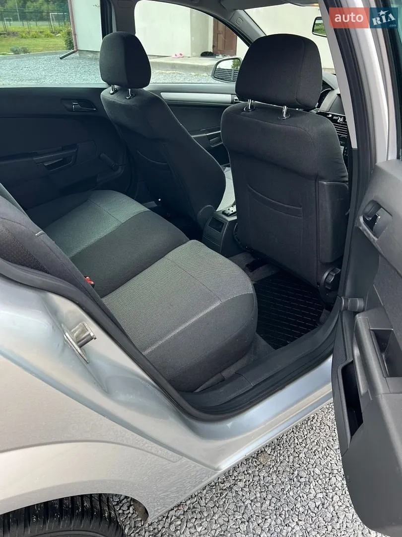 2010 Opel Astra - мініатюра 26