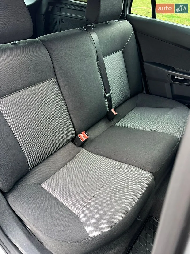 2010 Opel Astra - мініатюра 28