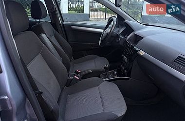 Универсал Opel Astra 2010 в Звягеле