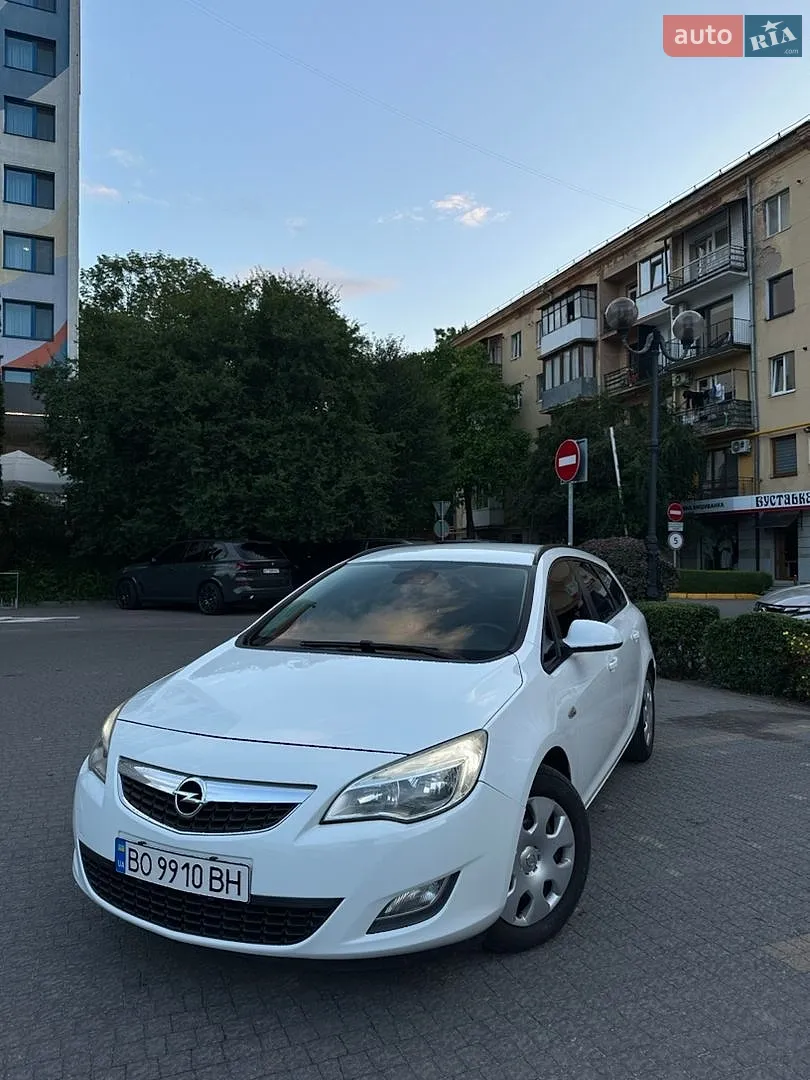 2012 Opel Astra - фото 1
