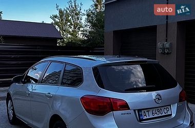Універсал Opel Astra 2013 в Івано-Франківську