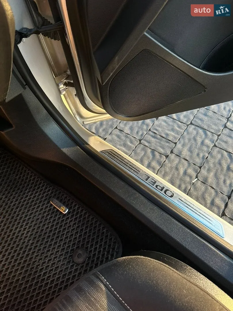 2011 Opel Astra - мініатюра 10