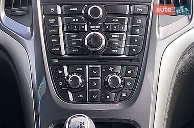 Универсал Opel Astra 2013 в Петропавловской Борщаговке