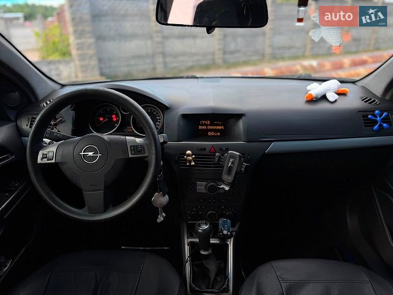 Хэтчбек Opel Astra 2005 в Новояворовске