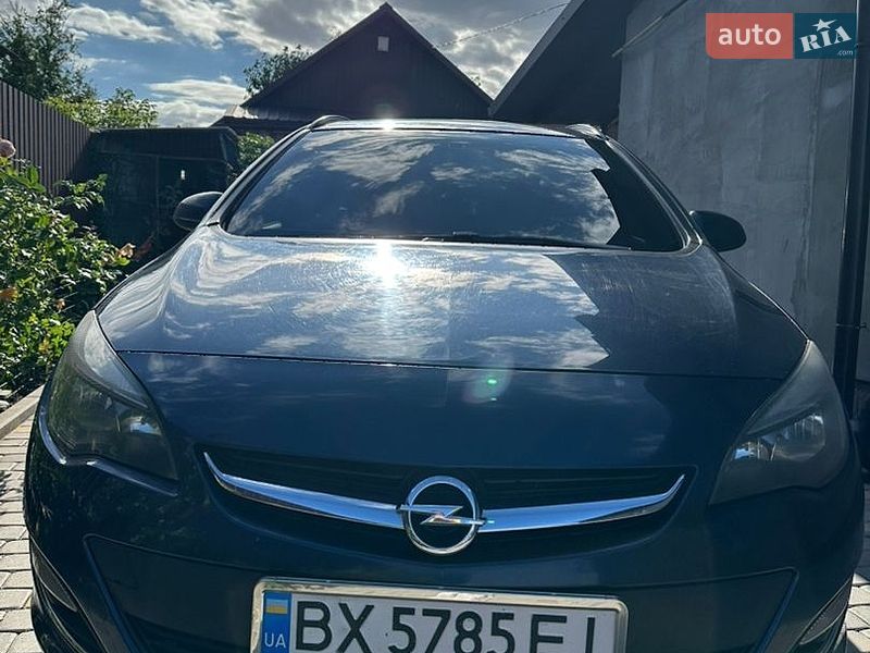 Универсал Opel Astra 2013 в Чемеровцах