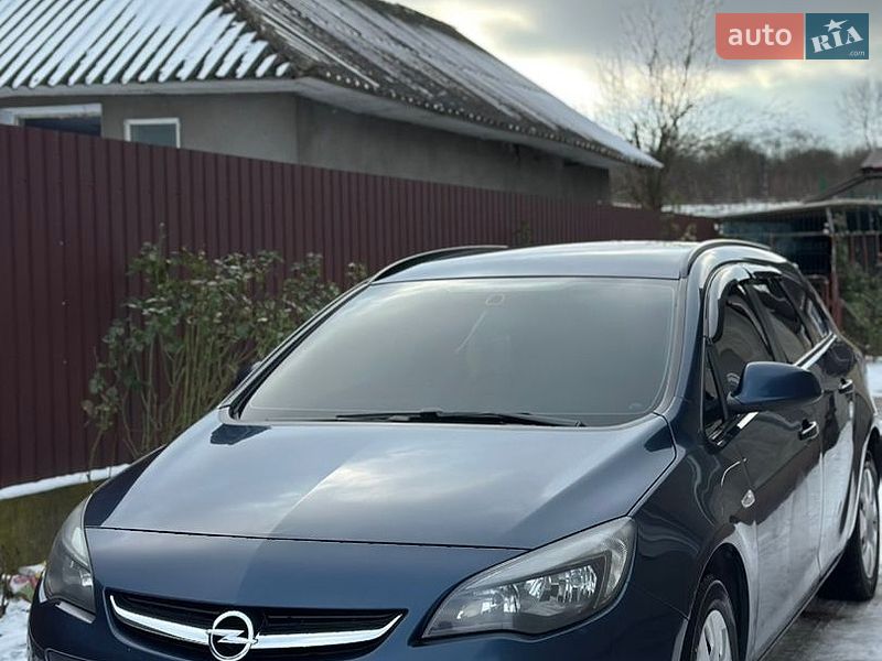 Универсал Opel Astra 2013 в Чемеровцах