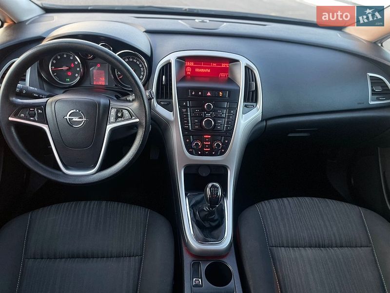 Универсал Opel Astra 2011 в Николаеве