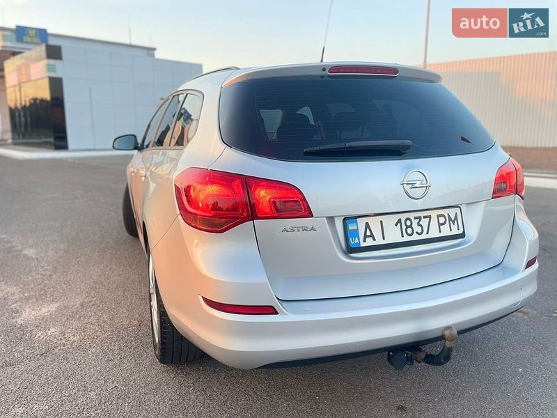 Универсал Opel Astra 2011 в Николаеве