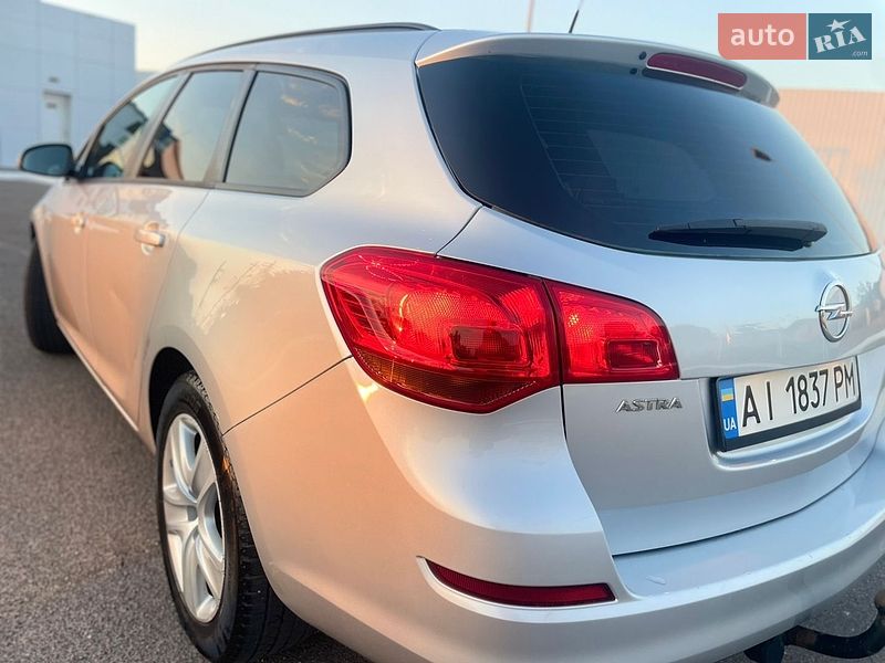 Универсал Opel Astra 2011 в Николаеве