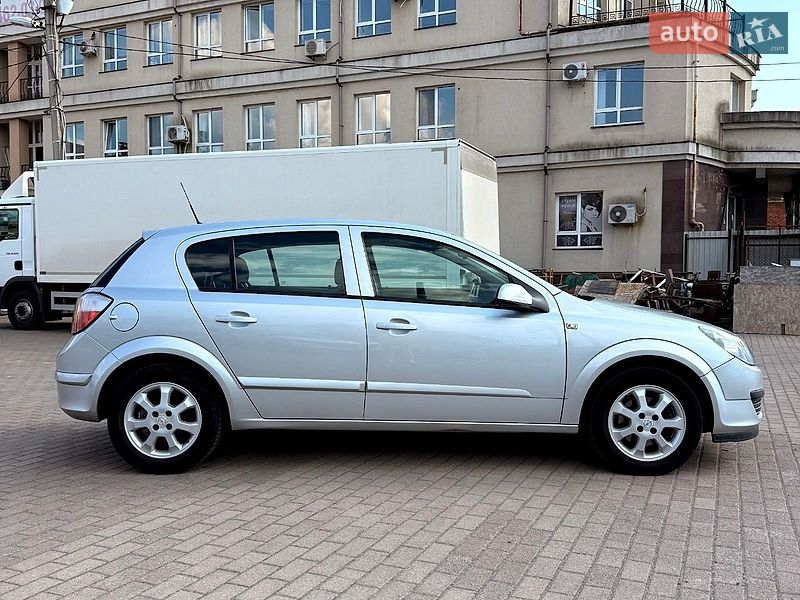 Хетчбек Opel Astra 2005 в Сумах