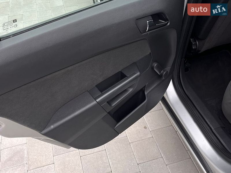 Універсал Opel Astra 2005 в Вишнівці