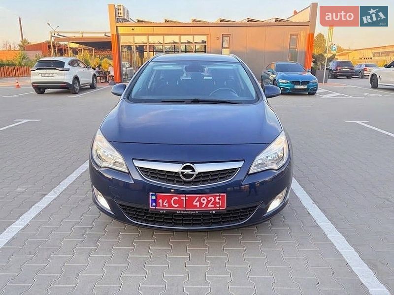 Універсал Opel Astra 2012 в Вінниці