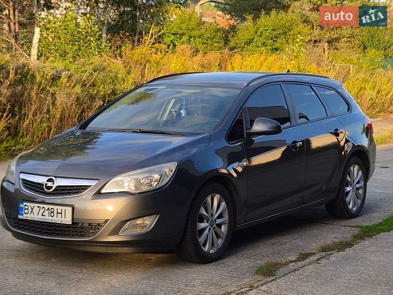 Універсал Opel Astra 2012 в Нетішині