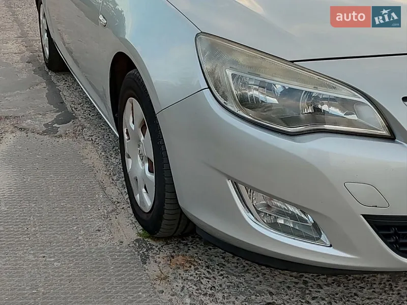 Opel Astra 2011
