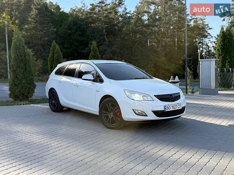 Opel Astra 2011