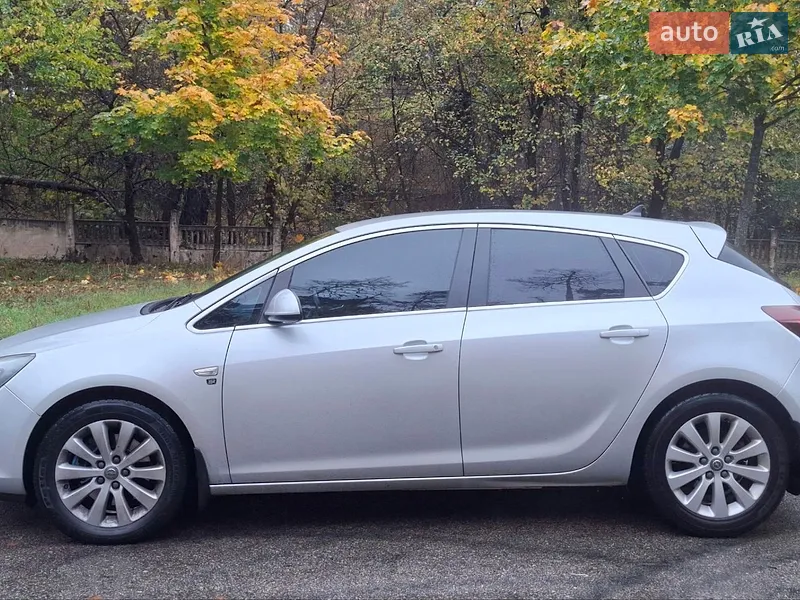 Opel Astra 2011