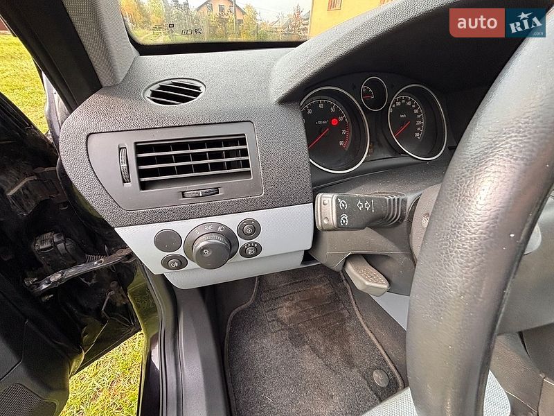 Хэтчбек Opel Astra 2006 в Надворной