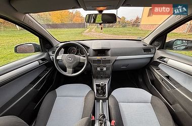 Хэтчбек Opel Astra 2006 в Надворной