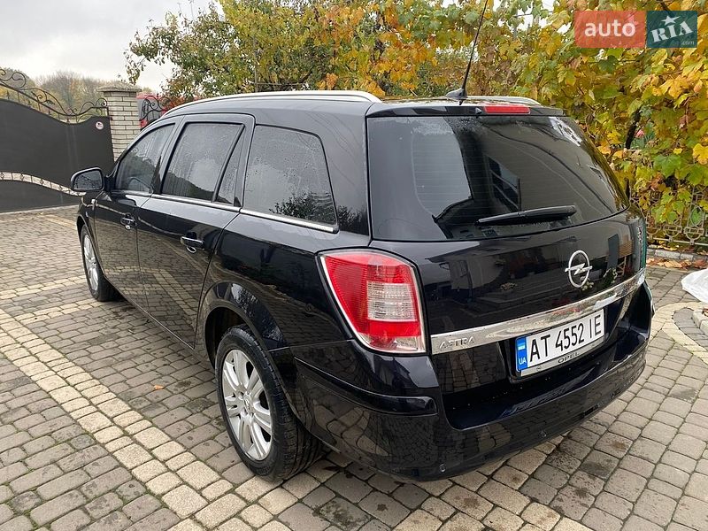 Универсал Opel Astra 2010 в Коломые