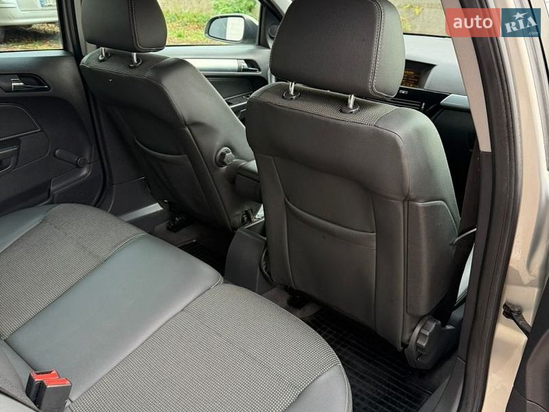 Универсал Opel Astra 2010 в Хороле фото 12 Универсал Opel Astra 2010 в Хороле