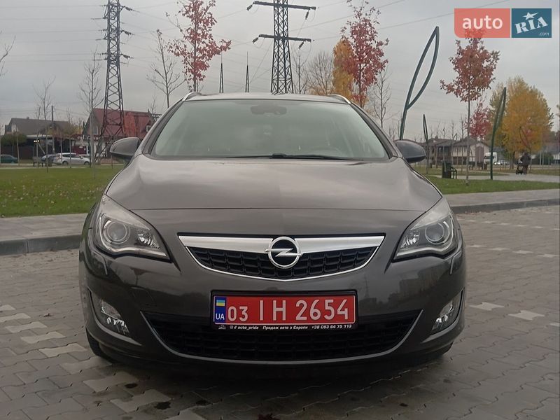 Універсал Opel Astra 2011 в Бучі