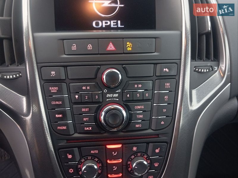 Універсал Opel Astra 2011 в Бучі