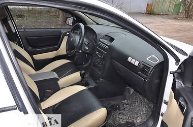 Хэтчбек Opel Astra 2001 в 