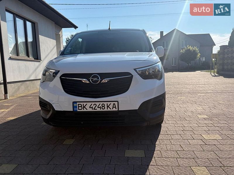 Вантажний фургон Opel Combo Cargo 2020 в Радивиліві