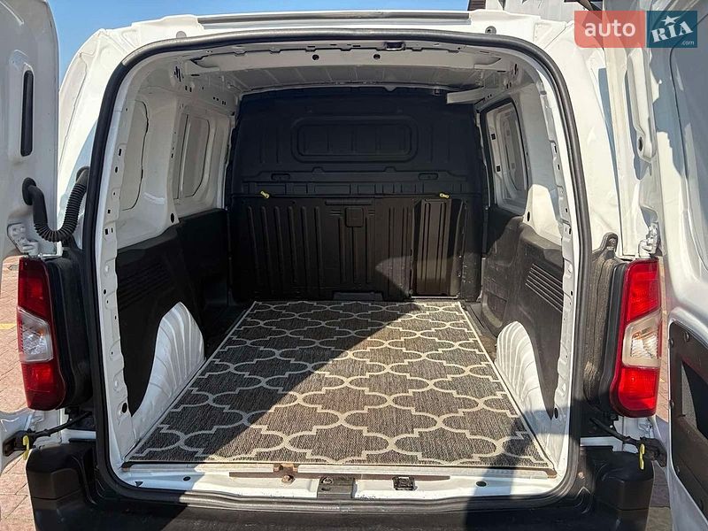 Вантажний фургон Opel Combo Cargo 2020 в Радивиліві