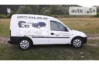 Грузопассажирский фургон Opel Combo 2004 в Хусте