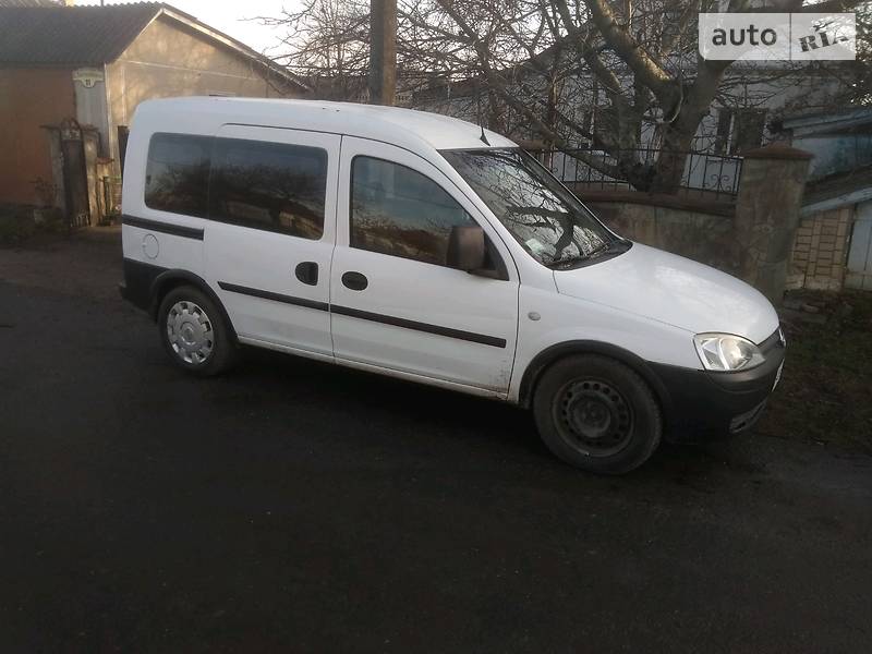 Хэтчбек Opel Combo 2008 в 