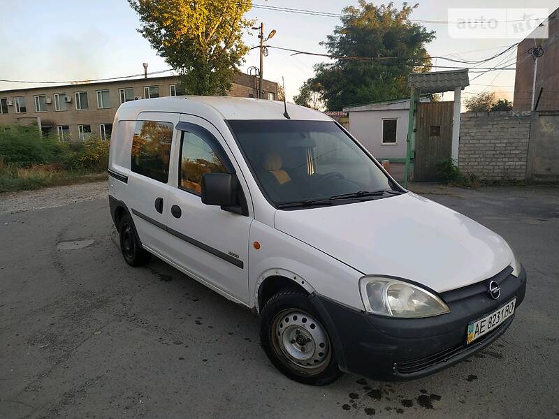 Вантажопасажирський фургон Opel Combo 2002 в 