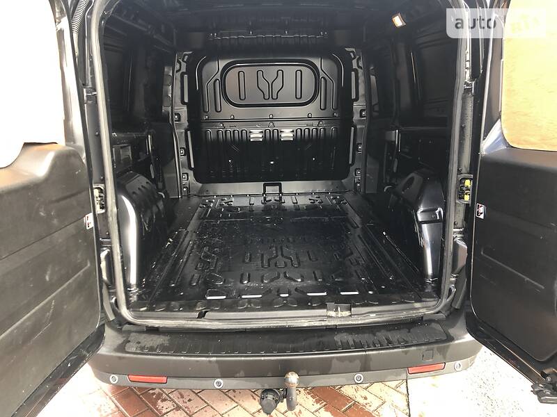 Вантажопасажирський фургон Opel Combo 2016 в Стрию