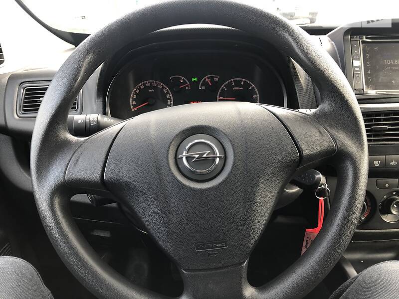 Вантажопасажирський фургон Opel Combo 2016 в Стрию