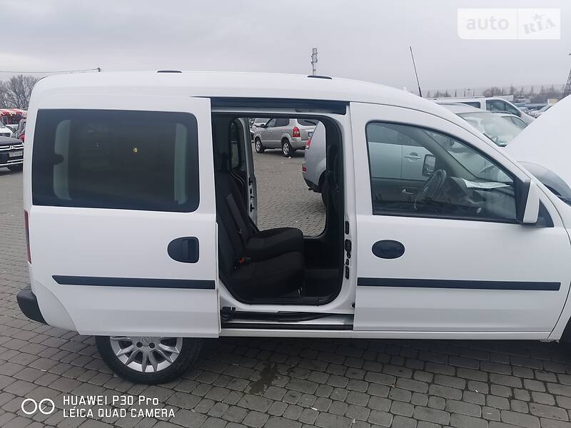 Універсал Opel Combo 2011 в Чернівцях