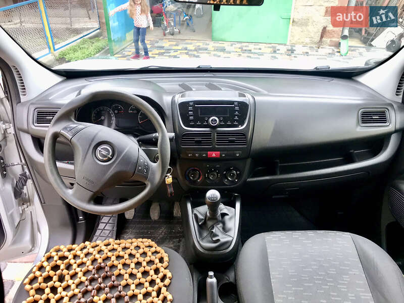 Мінівен Opel Combo 2013 в Рівному
