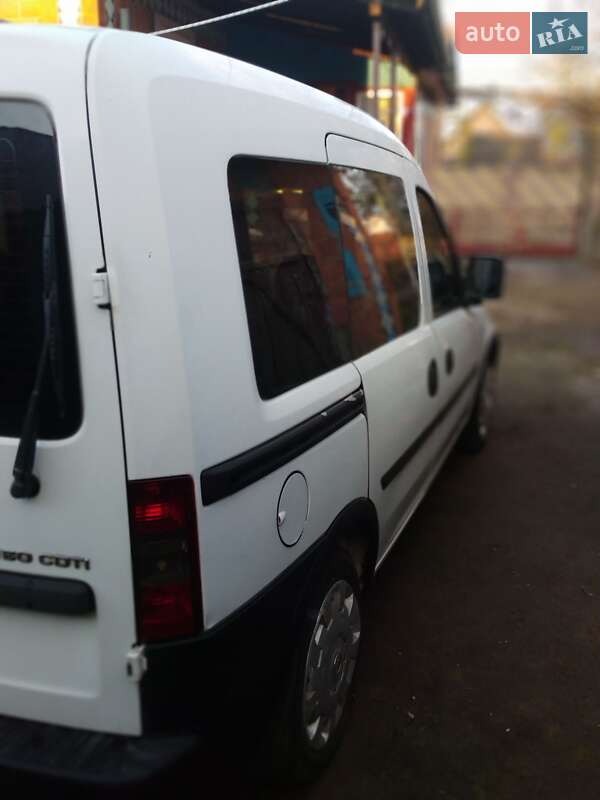 Минивэн Opel Combo 2005 в Гоще