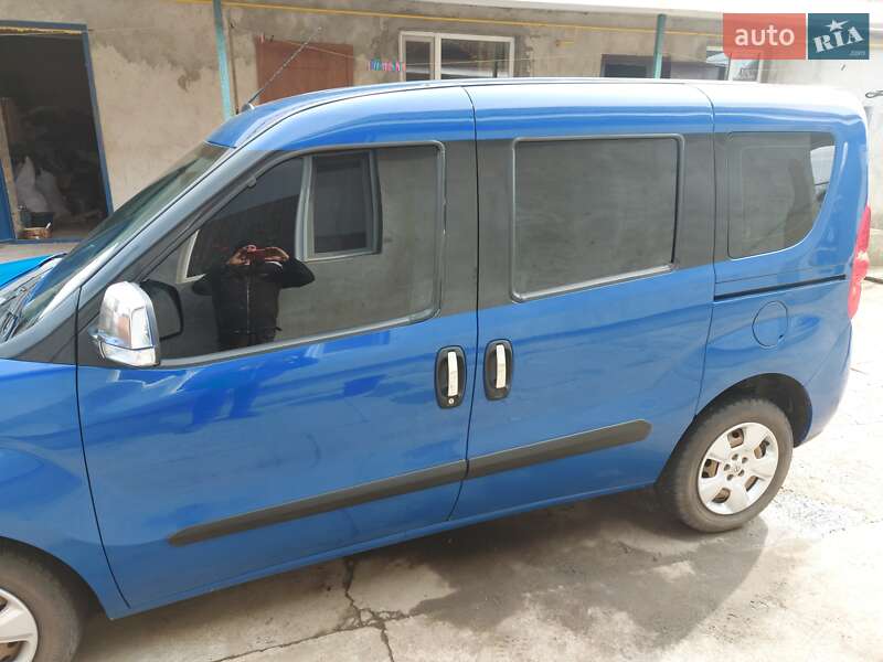 Минивэн Opel Combo 2012 в Ивановке