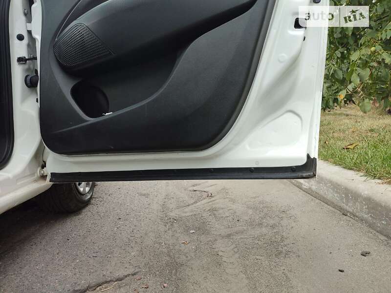 Вантажний фургон Opel Combo 2017 в Конотопі