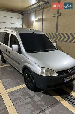 Минивэн Opel Combo 2010 в 